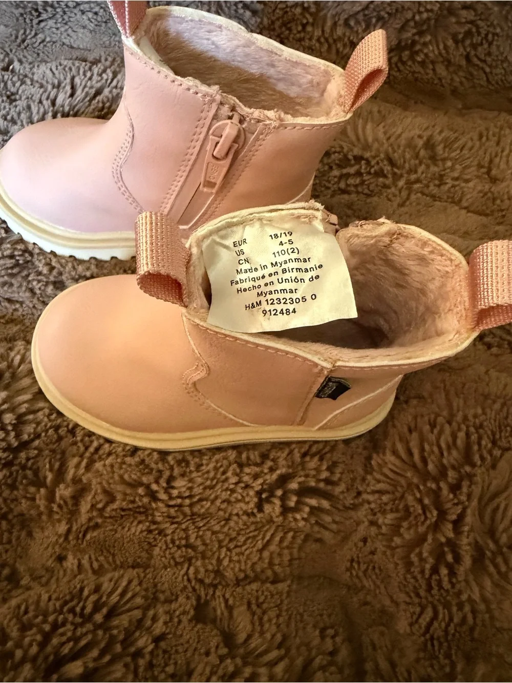 H&M Light Pink Toddler Girls Waterproof Chelsea Boot! Size 4/5.